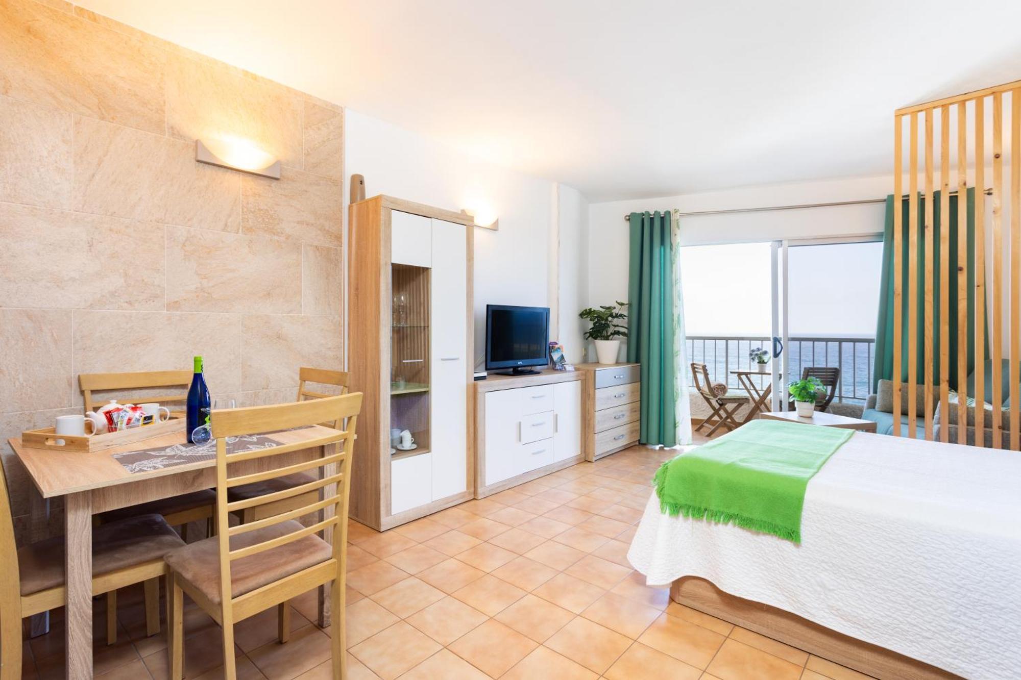 Cozy Seafront Studio With Balcony & Ocean Views San Marcos  Exterior photo